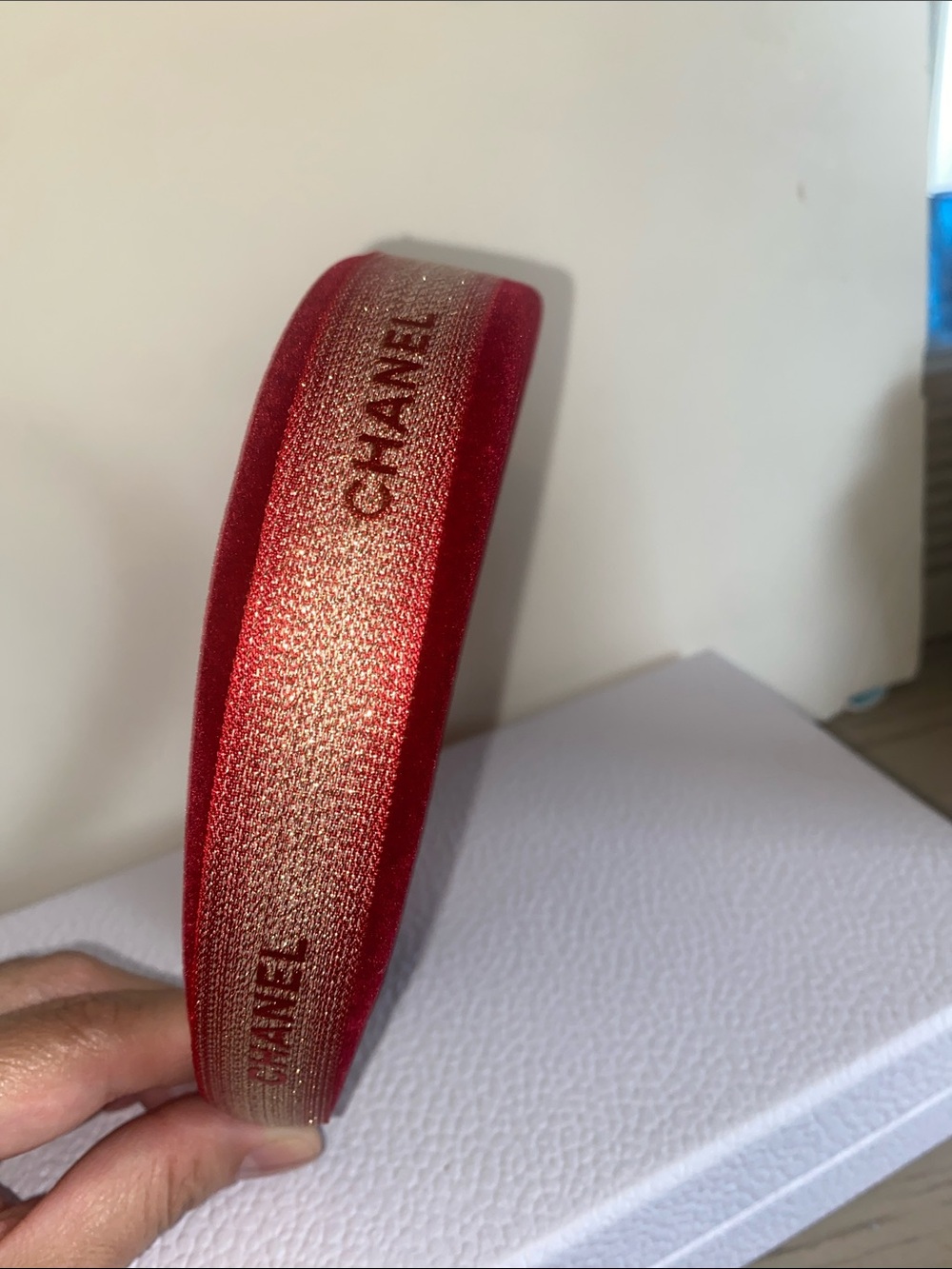 CHANEL Red Ribbon - Picture 6 of 11